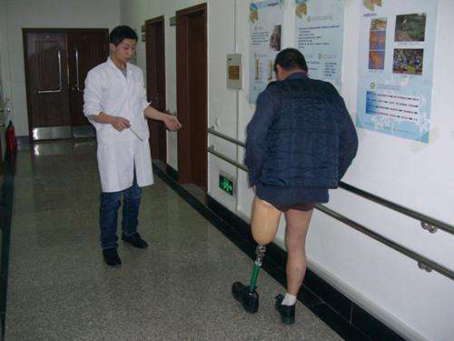 安裝一個假肢大概可以使用多少時間河南假肢廠家(圖1) 安裝一個假肢大概可以使用多少時間河南假肢廠家(圖1)